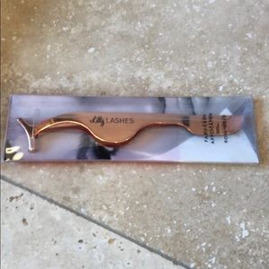 Lilly Lashes rose golf applicator